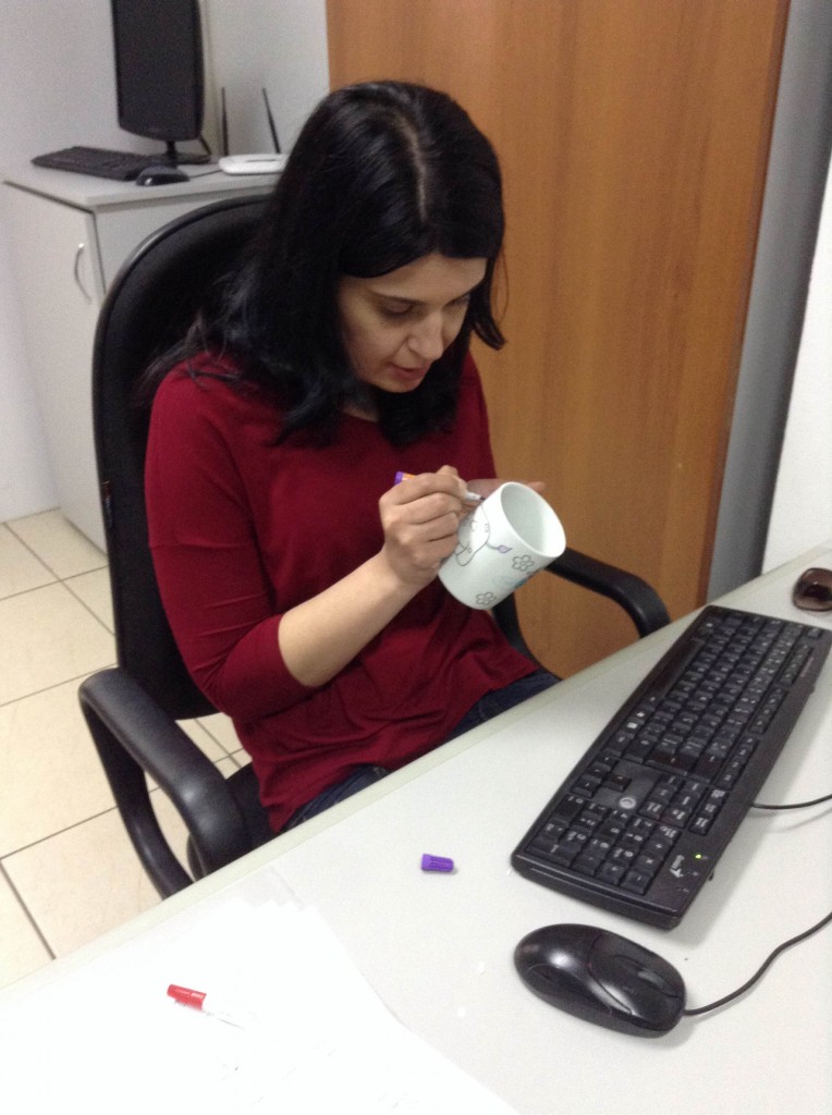 Dona Sheila curtindo seu presente já restaurado.